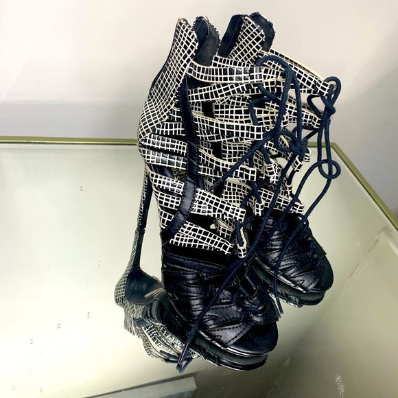 Heels - Picture 2 of 2